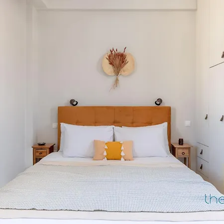 Appartamento Athenian Sky Retreat: Jacuzzi & Fresh Elegance!