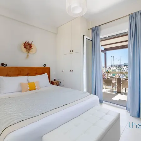 Appartamento Athenian Sky Retreat: Jacuzzi & Fresh Elegance! *