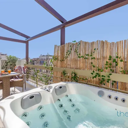 Athenian Sky Retreat: Jacuzzi & Fresh Elegance! Appartamento