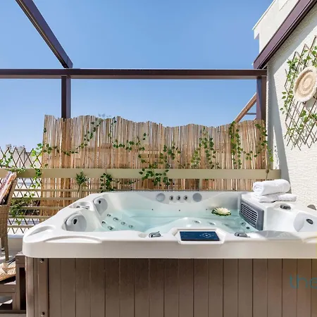 Athenian Sky Retreat: Jacuzzi & Fresh Elegance!