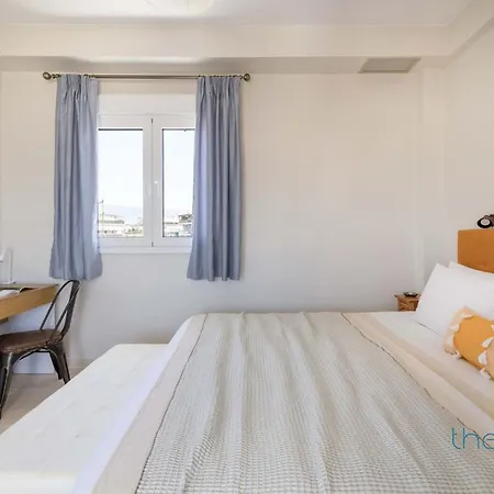 Athenian Sky Retreat: Jacuzzi & Fresh Elegance! Daire *